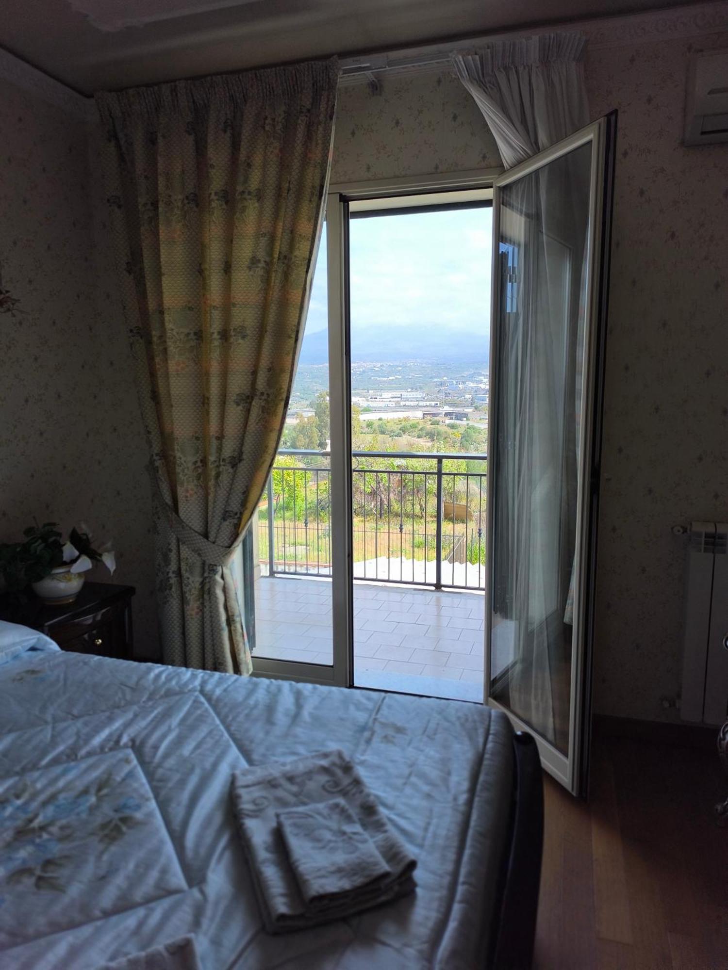 Bed And breakfast Kalinka Motta SantʼAnastasia Exterior foto