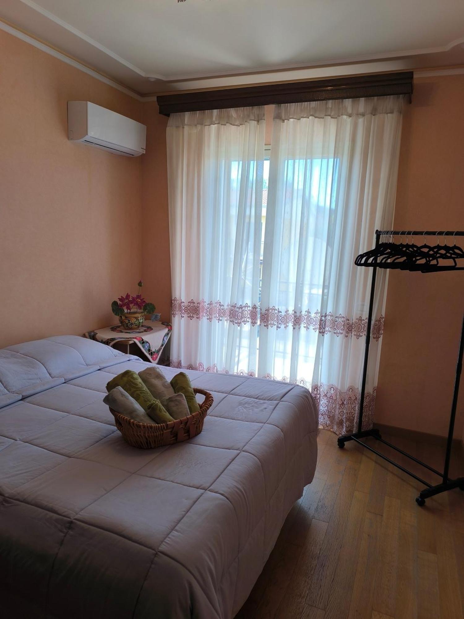 Bed And breakfast Kalinka Motta SantʼAnastasia Exterior foto