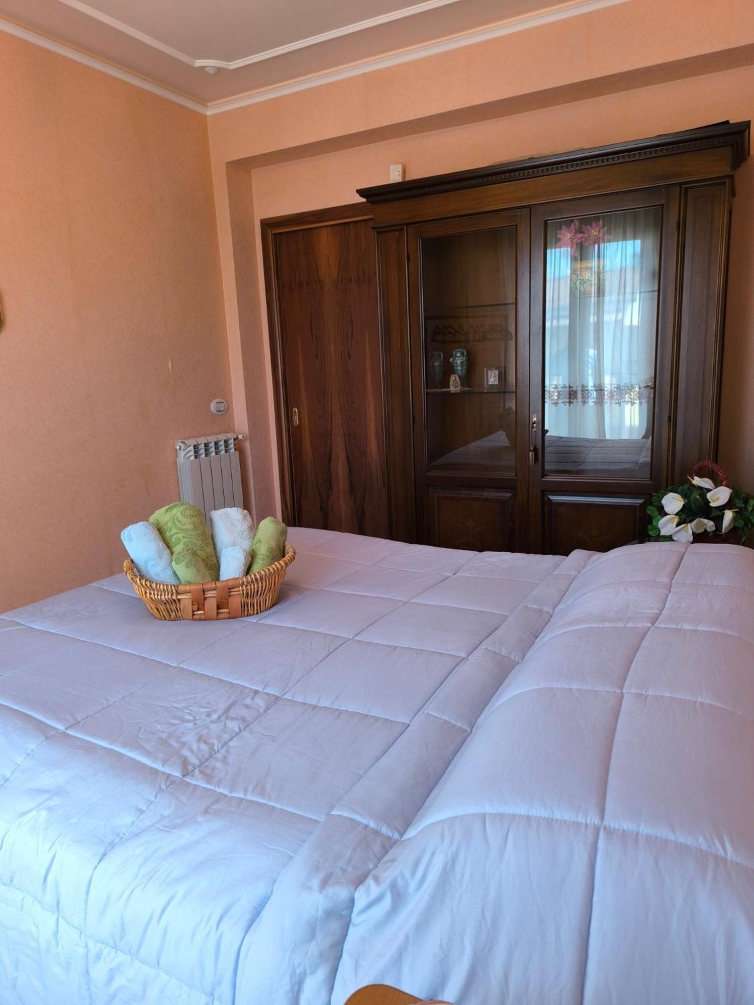 Bed And breakfast Kalinka Motta SantʼAnastasia Exterior foto