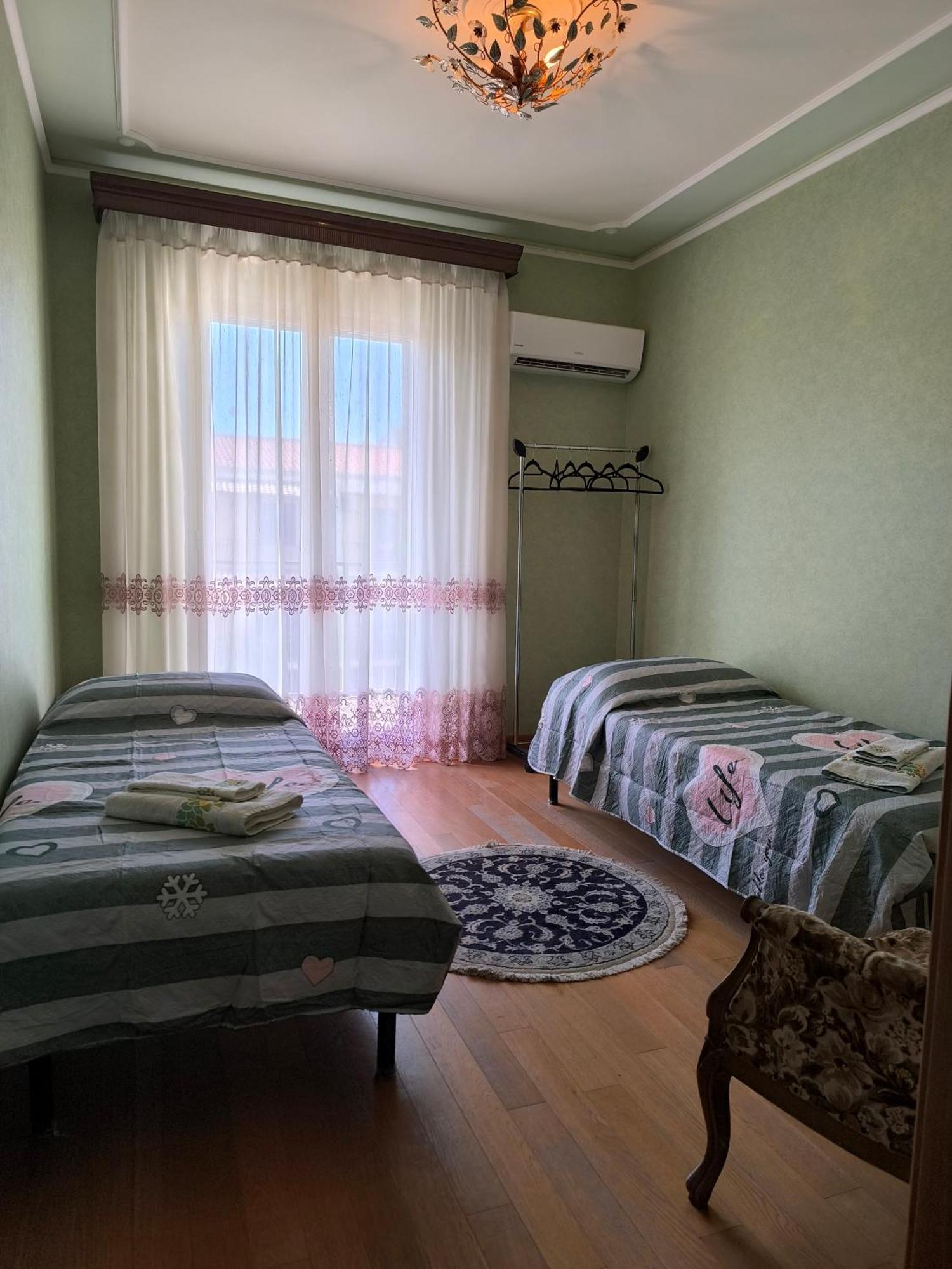 Bed And breakfast Kalinka Motta SantʼAnastasia Exterior foto