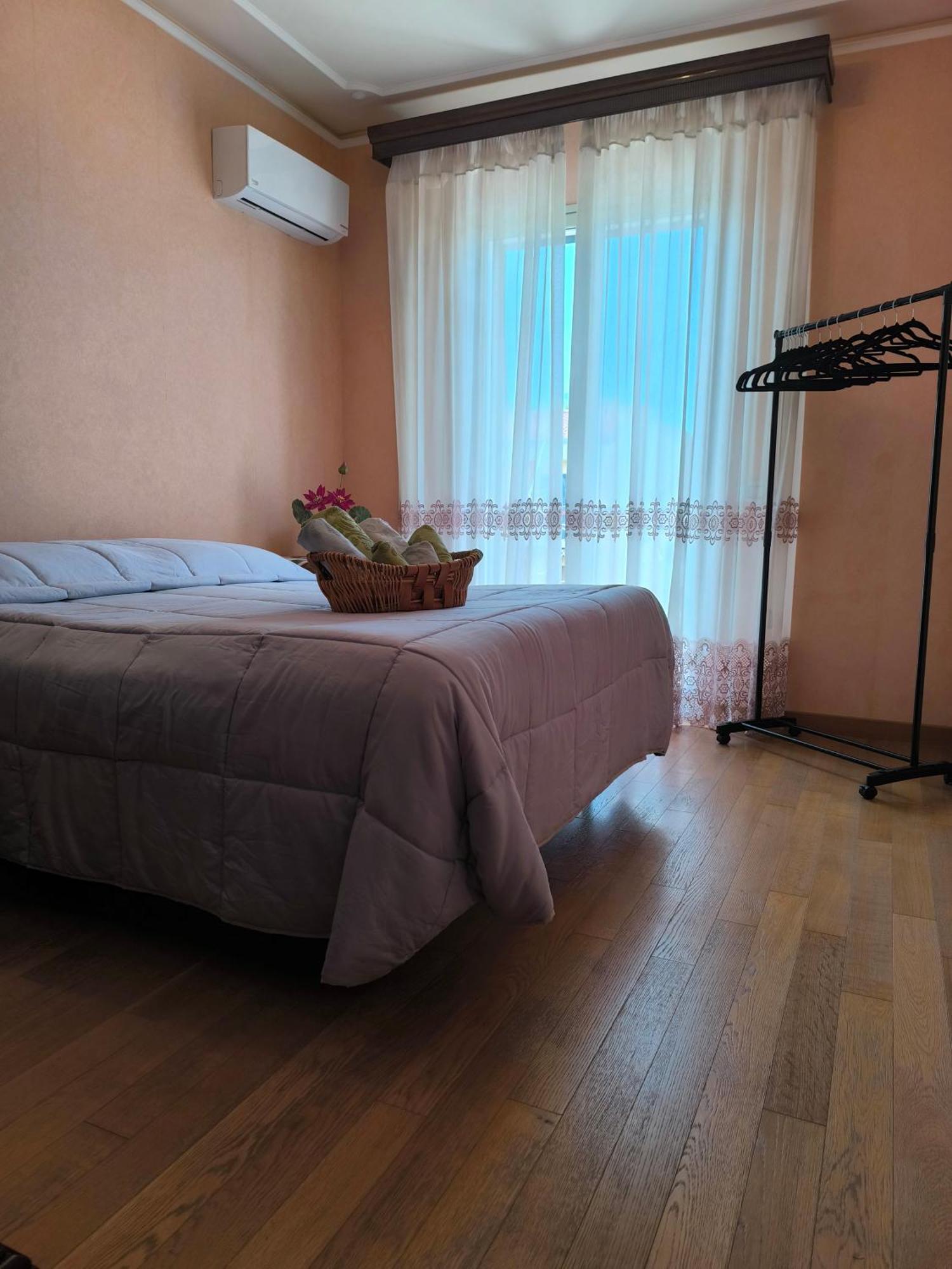 Bed And breakfast Kalinka Motta SantʼAnastasia Exterior foto
