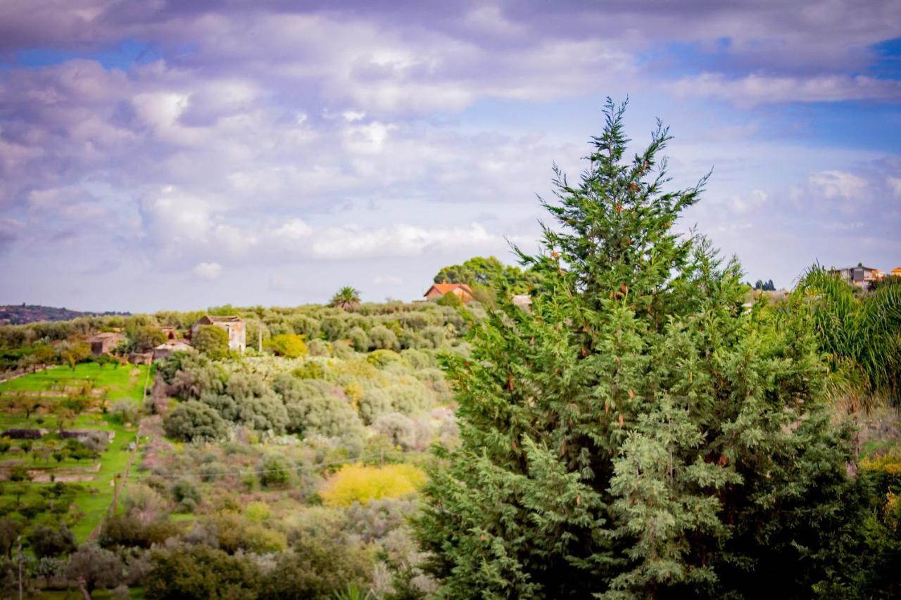 Bed And breakfast Kalinka Motta SantʼAnastasia Exterior foto