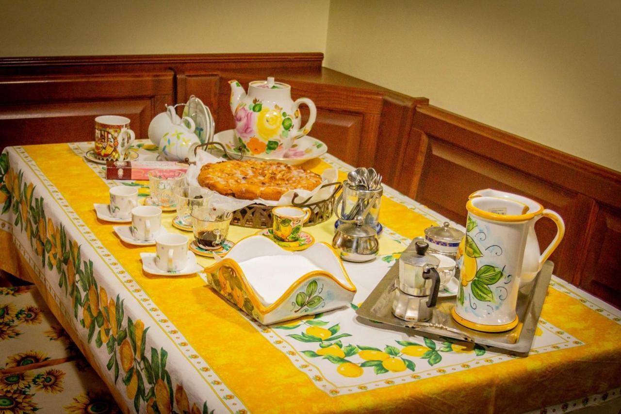 Bed And breakfast Kalinka Motta SantʼAnastasia Exterior foto